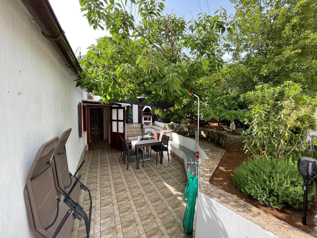 Holiday Home Cesarica Карлобаг Екстериор снимка