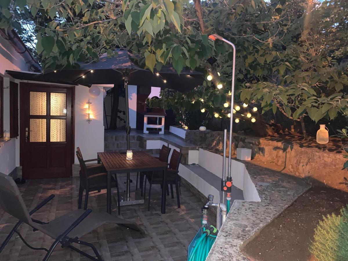 Holiday Home Cesarica Карлобаг Екстериор снимка