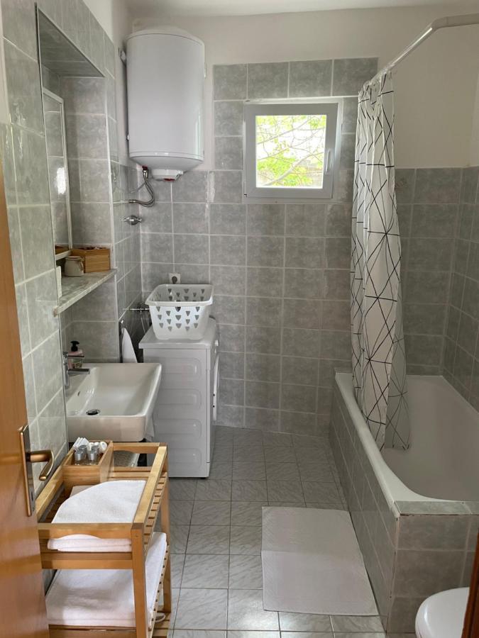 Holiday Home Cesarica Карлобаг Екстериор снимка