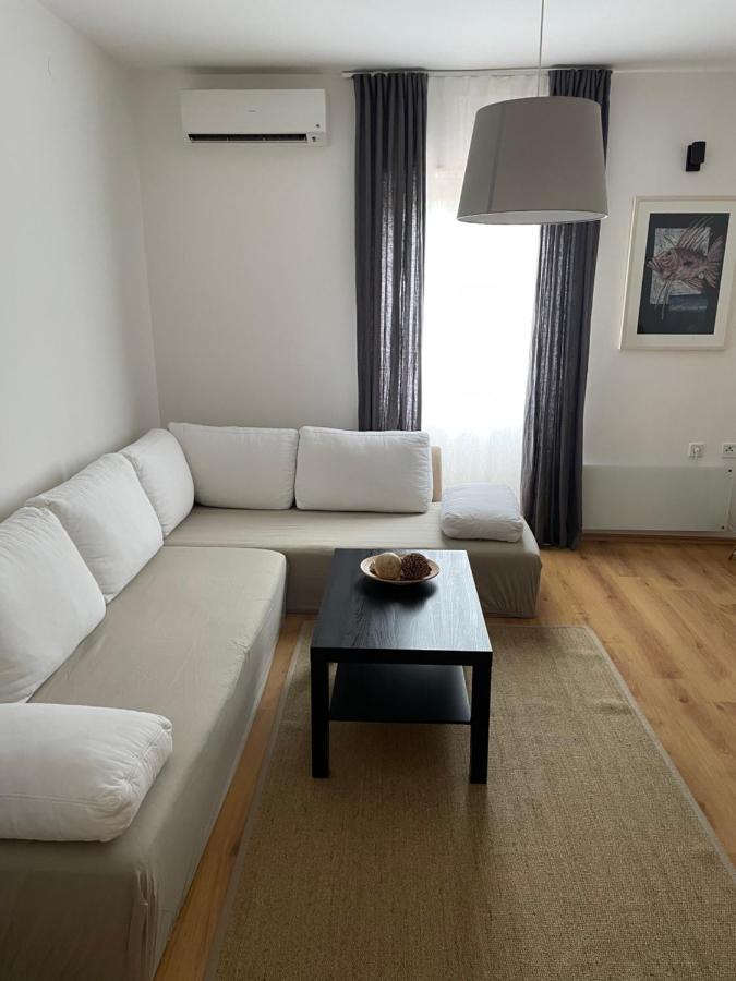 Holiday Home Cesarica Карлобаг Екстериор снимка